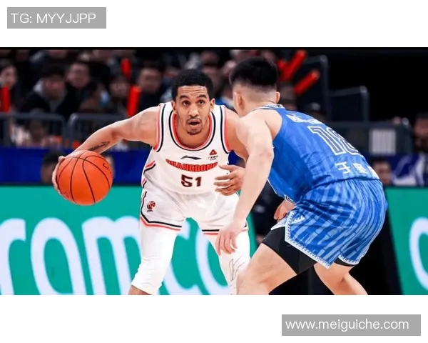 马尚布鲁克斯的篮球生涯与成就探讨：从新秀到明星的蜕变之路